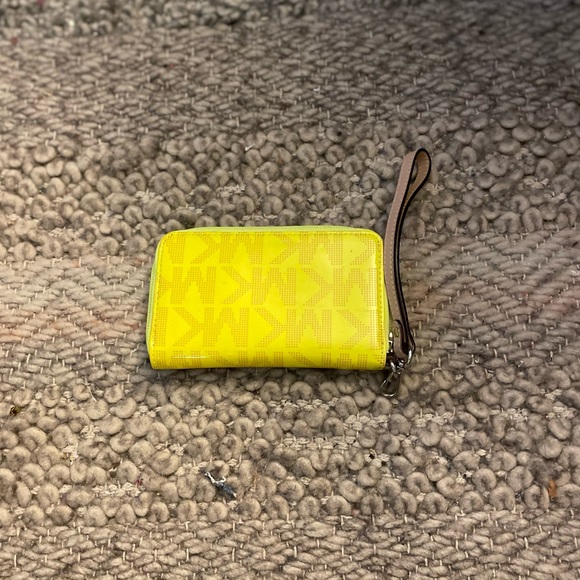 Michael Kors Lime Green Multifunctional Phone Case - Picture 2 of 3